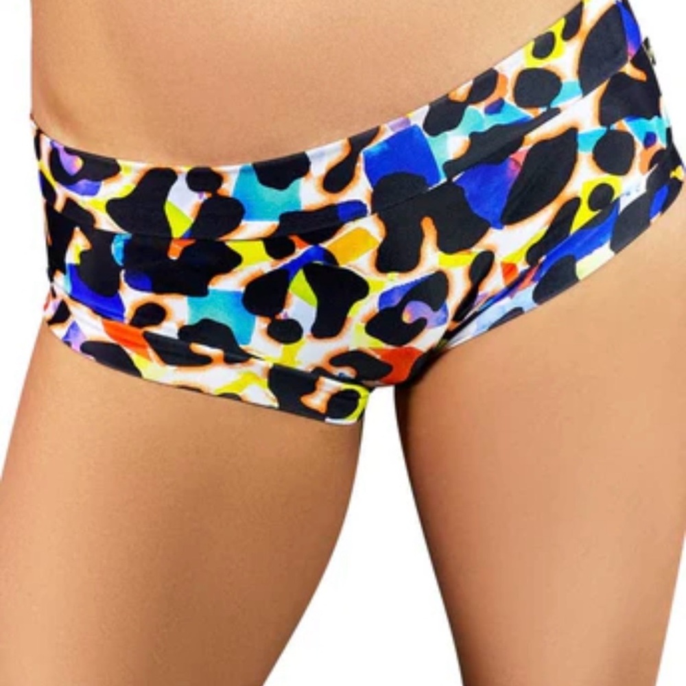 Cleo the hurricane hot pants